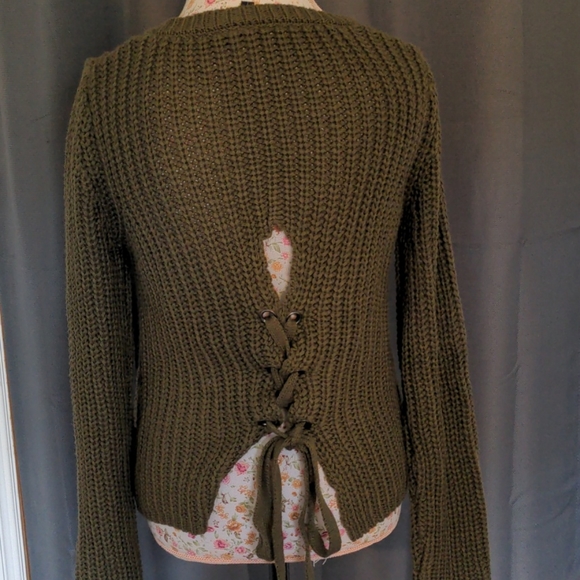 Chunky green sweater-tie up back- perfect for fall - Picture 3 of 4